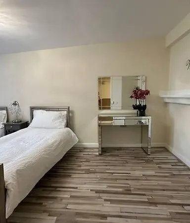 Palaz 7 - 5 Bedroom House Edmonton Exterior photo