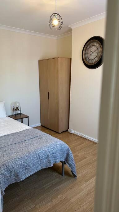 Palaz 7 - 5 Bedroom House Edmonton