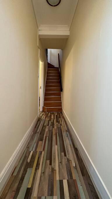 Palaz 7 - 5 Bedroom House Edmonton