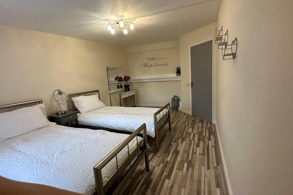 Palaz 7 - 5 Bedroom House * Edmonton